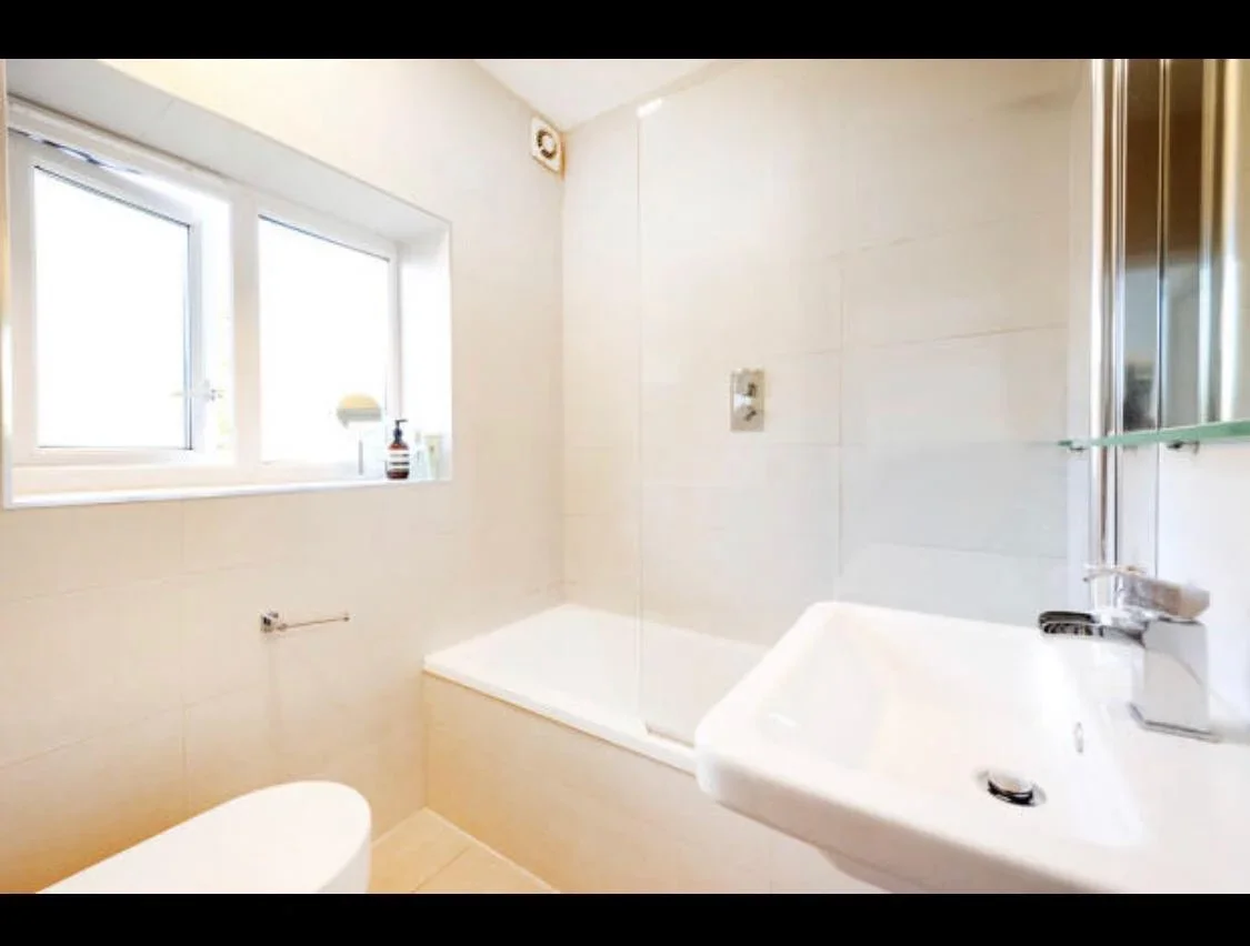Flat Lauriston Road in Greater London