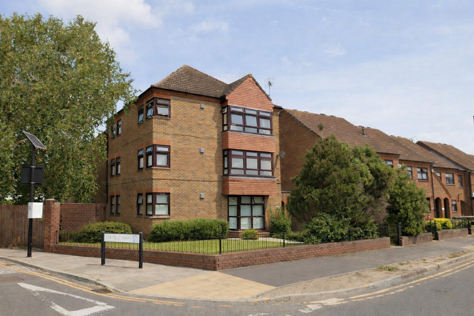 Flat Montem Lane in Slough