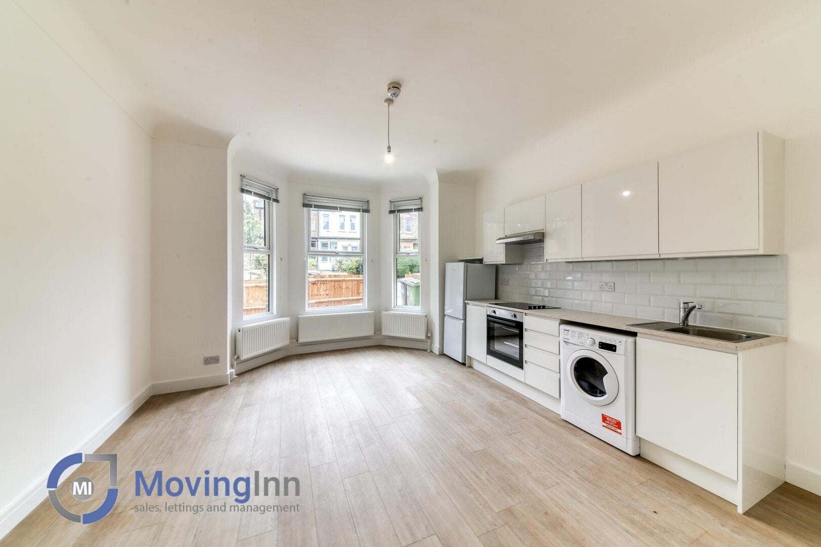 Flat Whiteley Road in Greater London
