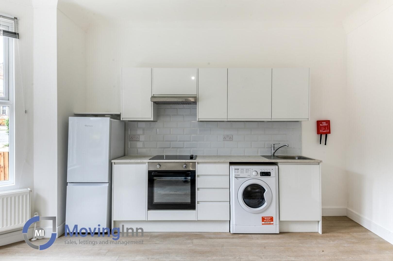 Flat Whiteley Road in Greater London