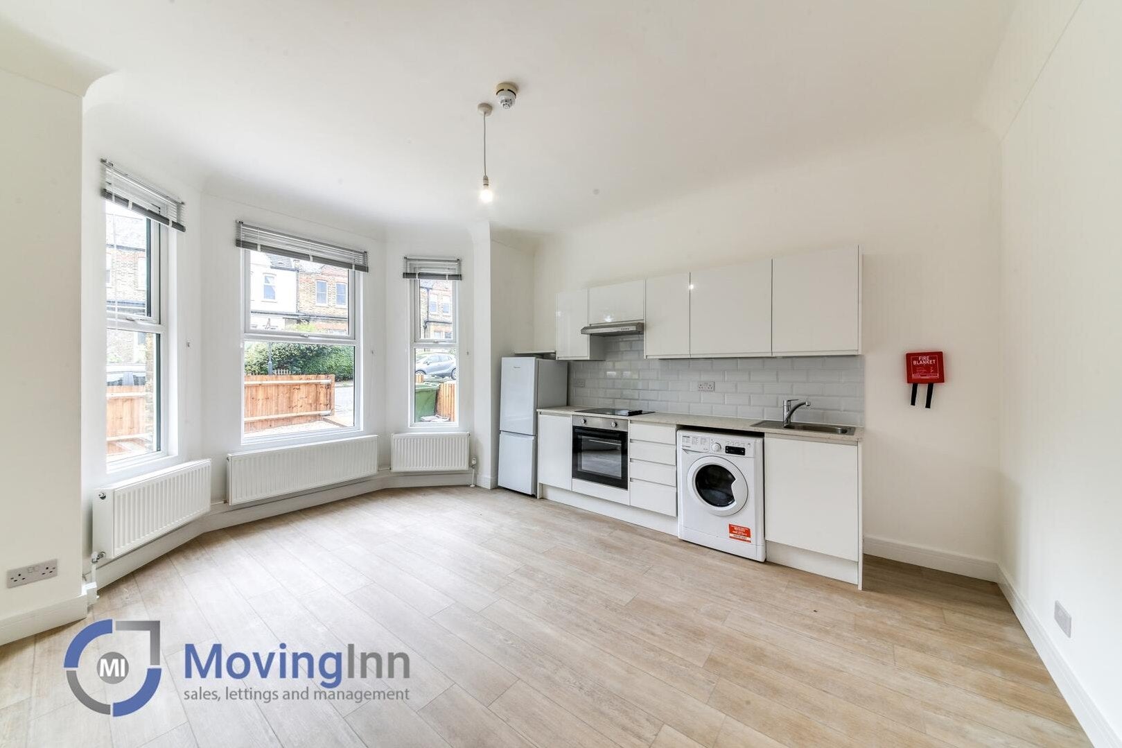 Flat Whiteley Road in Greater London