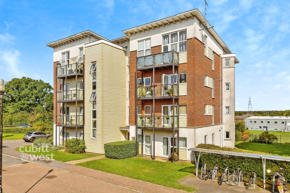 Flat Suez Way in Brighton