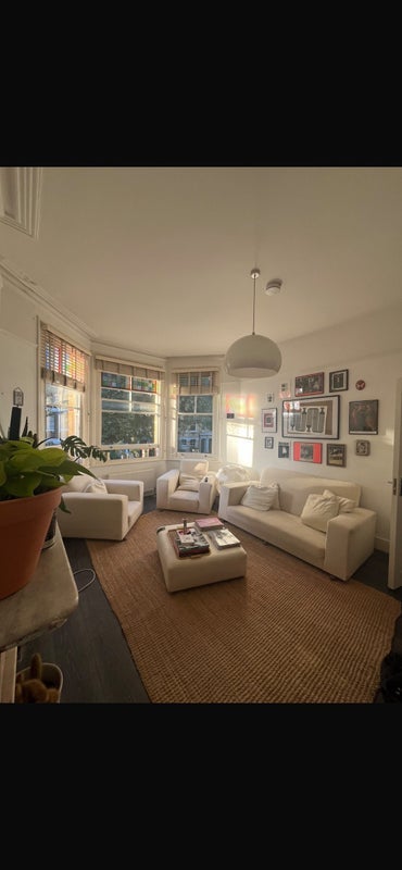 Room Mildenhall Road in Greater London