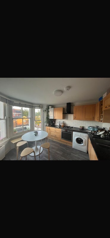 Room Mildenhall Road in Greater London