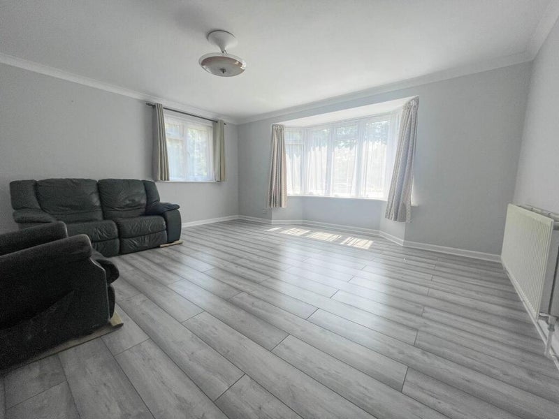 Flat Nairn Road in Bournemouth