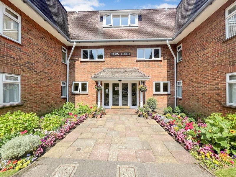 Flat Nairn Road in Bournemouth