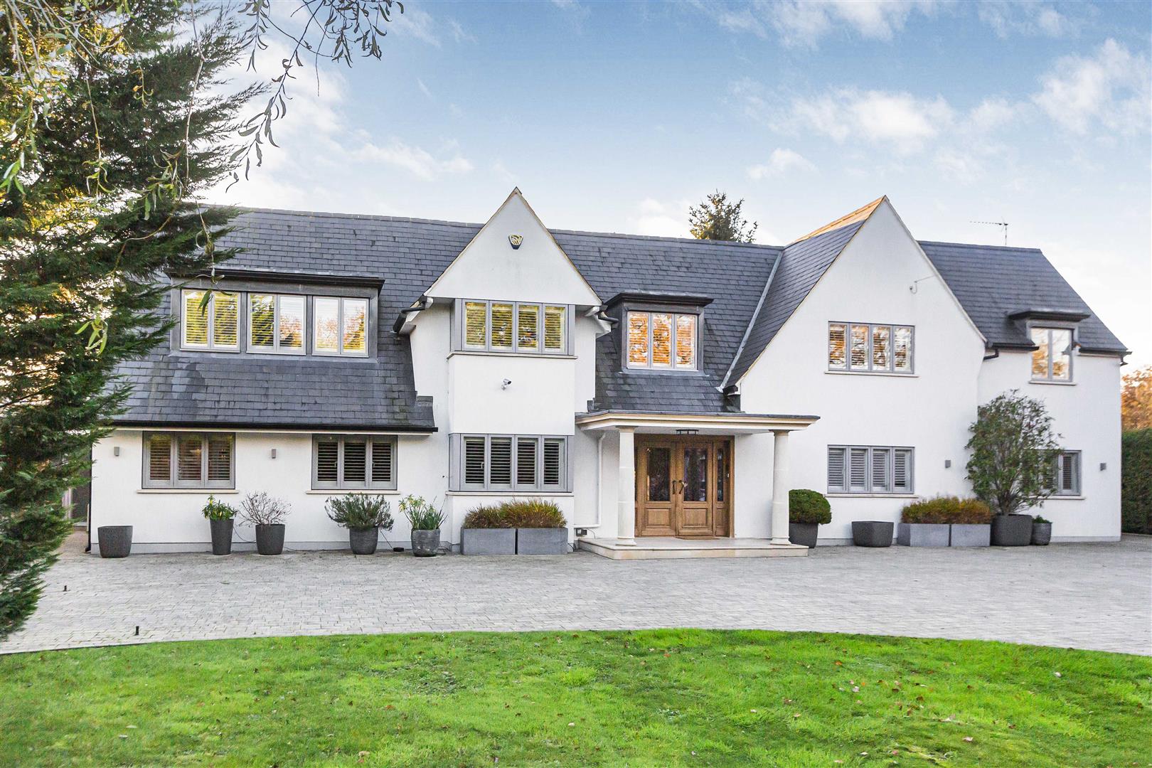House Windmill Lane in Greater London