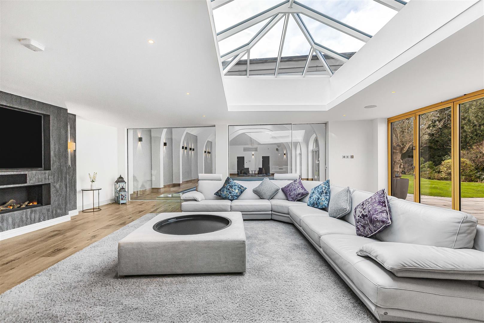 House Windmill Lane in Greater London