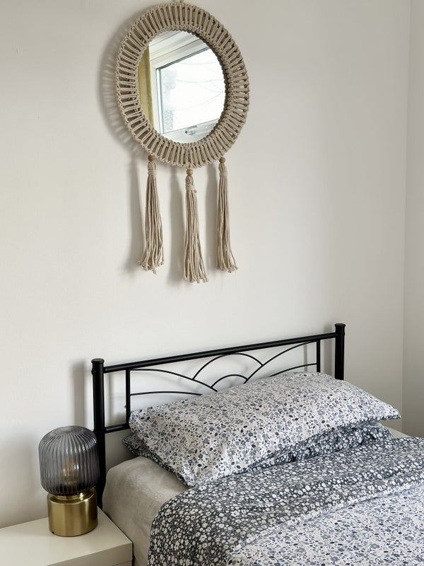 Room Hollington Road in Greater London