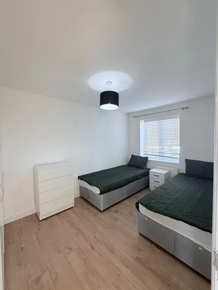 Room Dunnock Road in Greater London