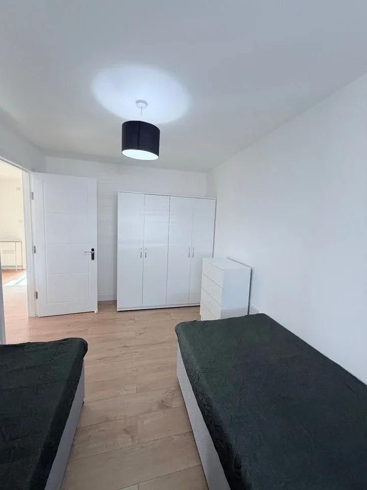 Room Dunnock Road in Greater London