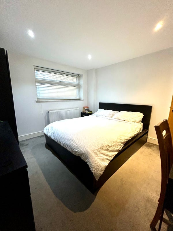 Room Acton Mews in Greater London