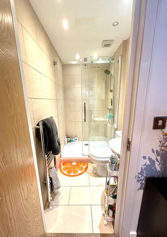 Room Acton Mews in Greater London