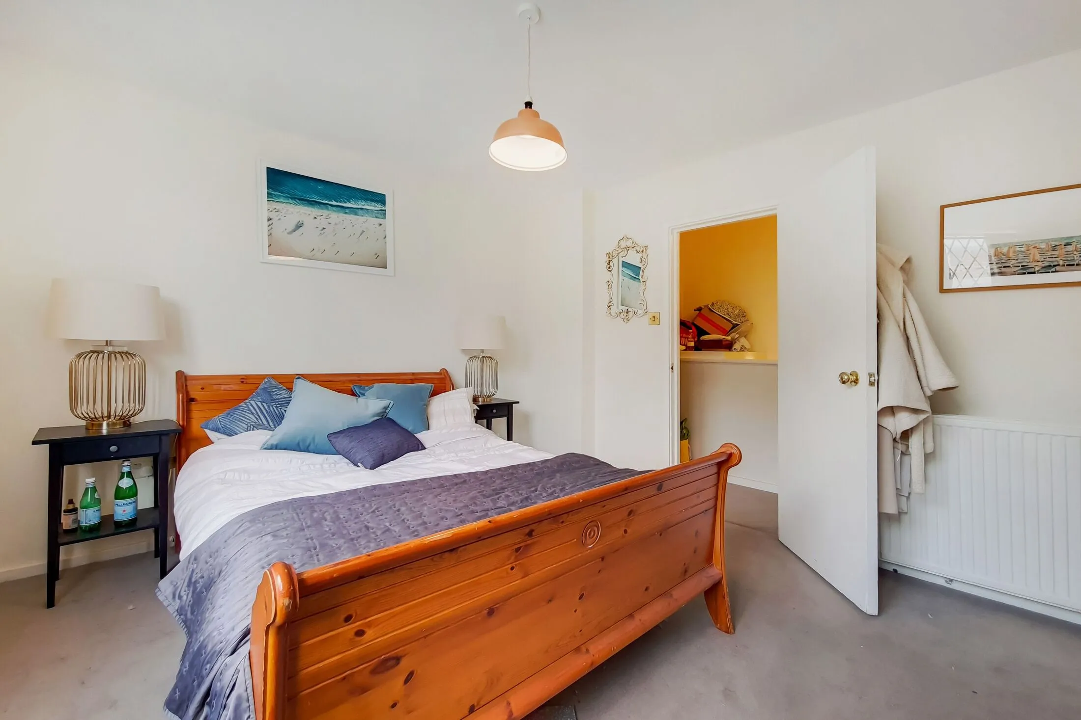 Flat Dawes Road in Greater London