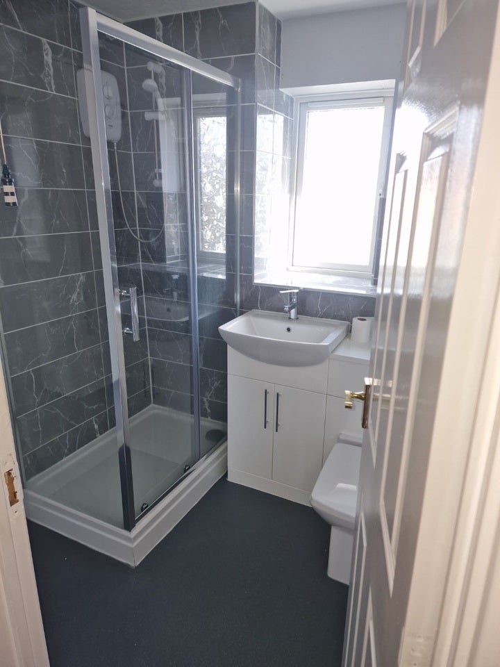 House Teal Grove in Darlaston