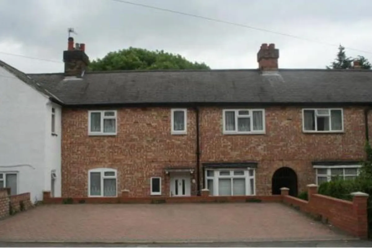 Flat Hoylake Road in Greater London