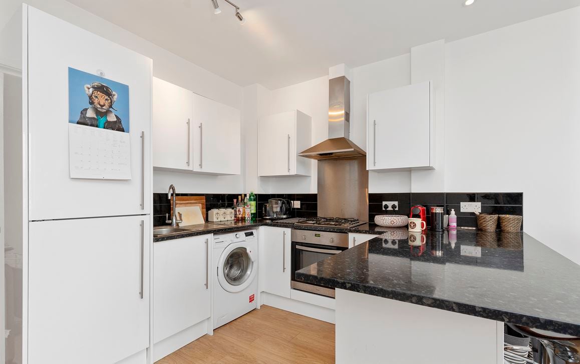 Flat Coldharbour Lane in Greater London
