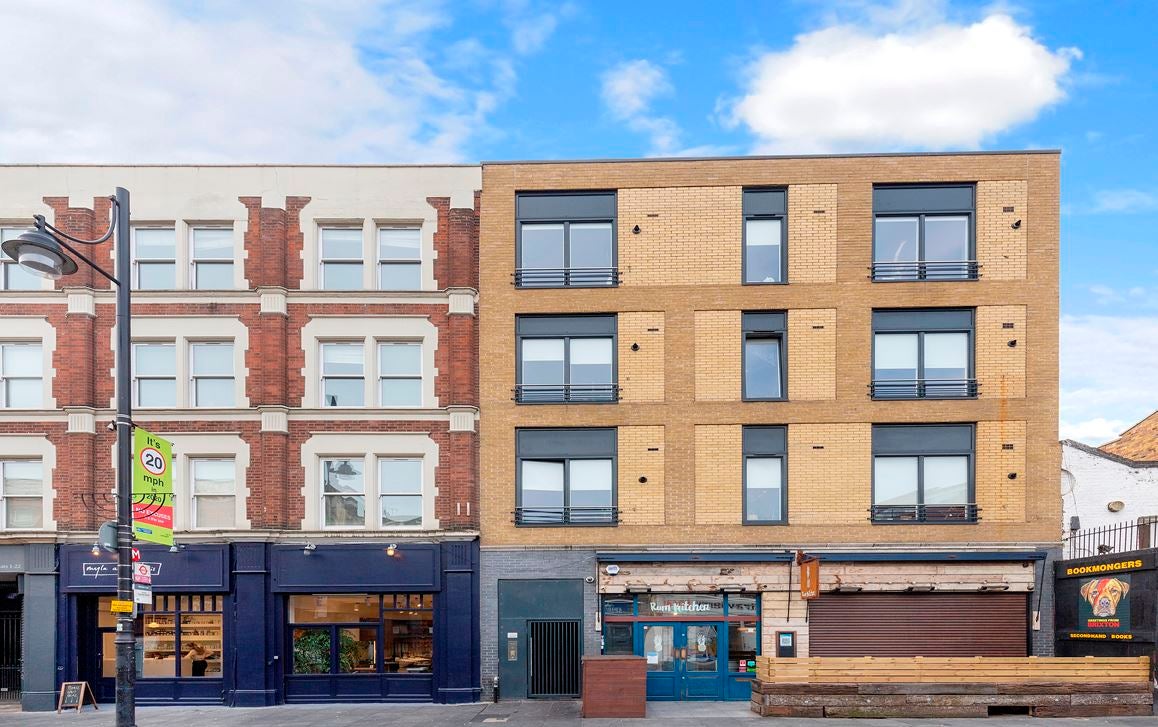 Flat Coldharbour Lane in Greater London