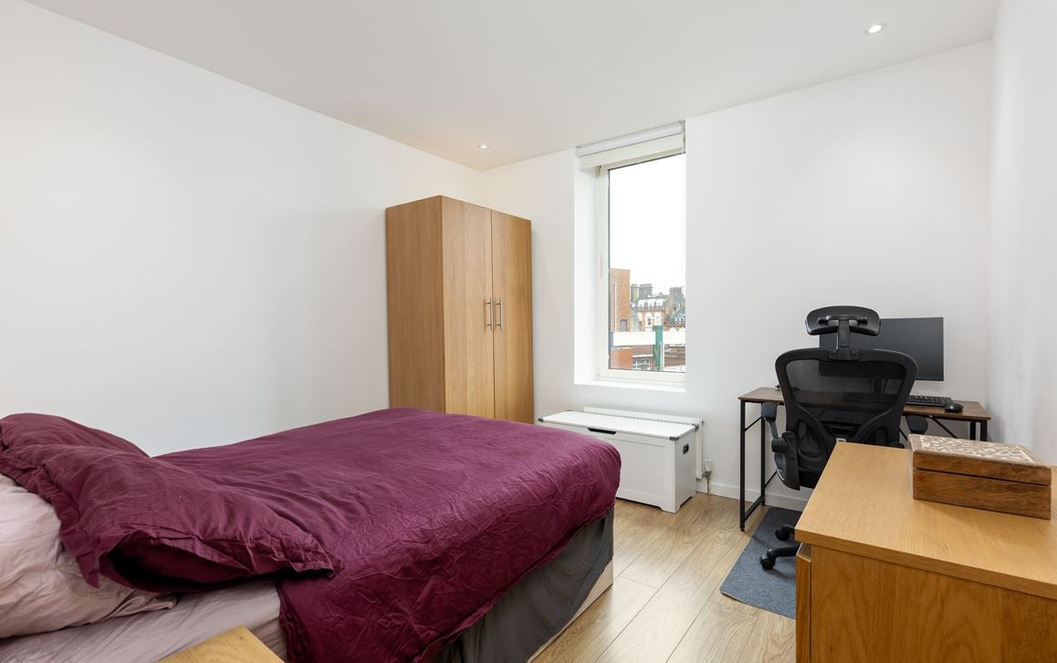 Flat Coldharbour Lane in Greater London