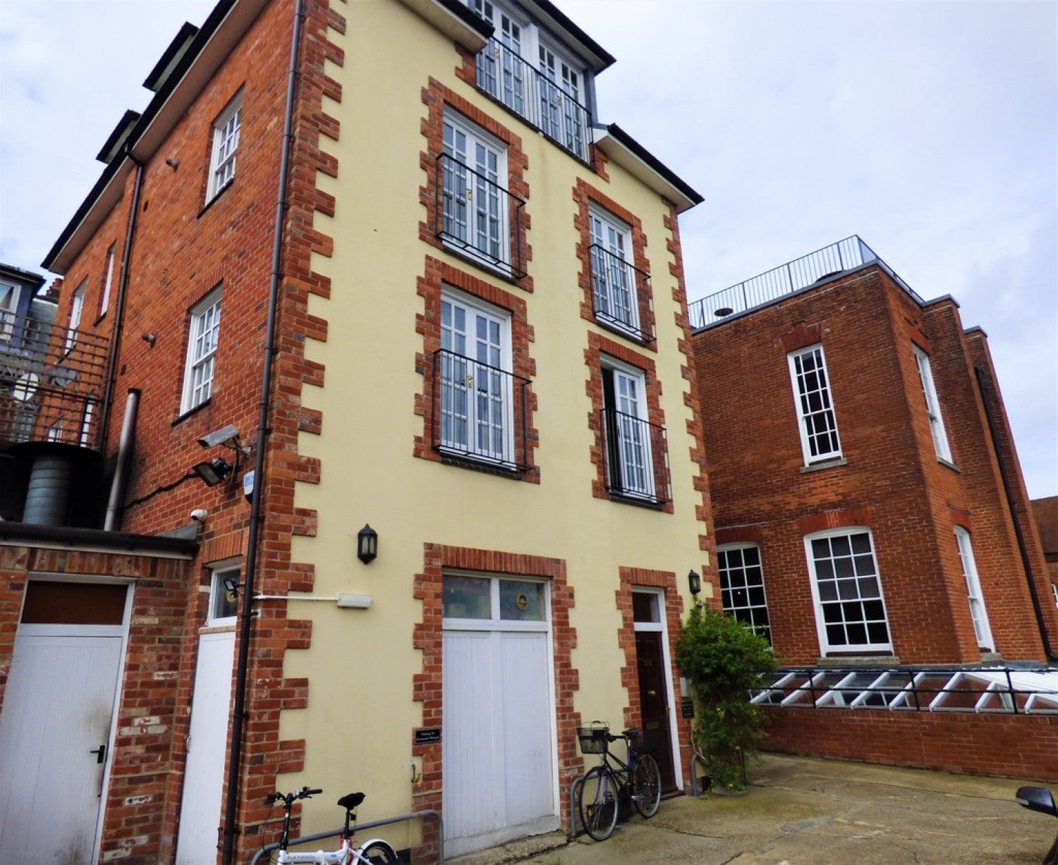 Flat Jewry Street in Winchester