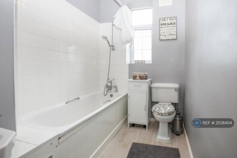 Room Birkenhead Avenue in Greater London