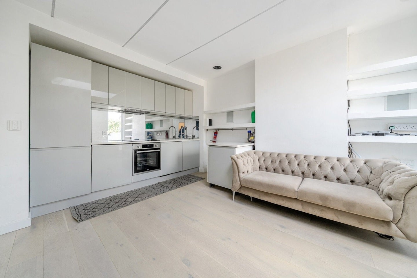 Flat Malton Street in Greater London