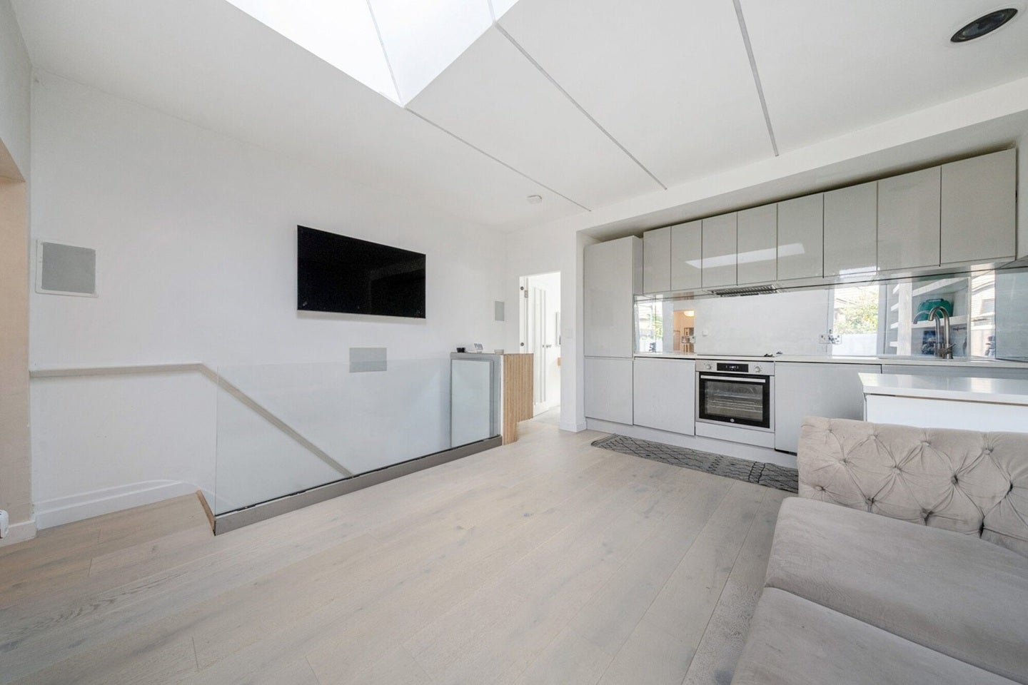 Flat Malton Street in Greater London