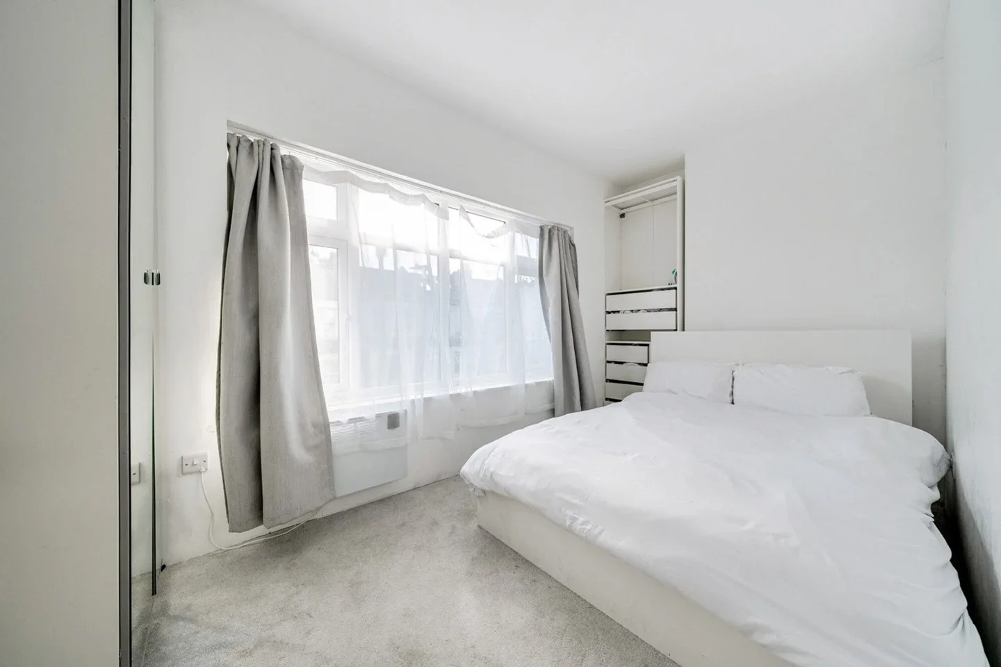 Flat Malton Street in Greater London