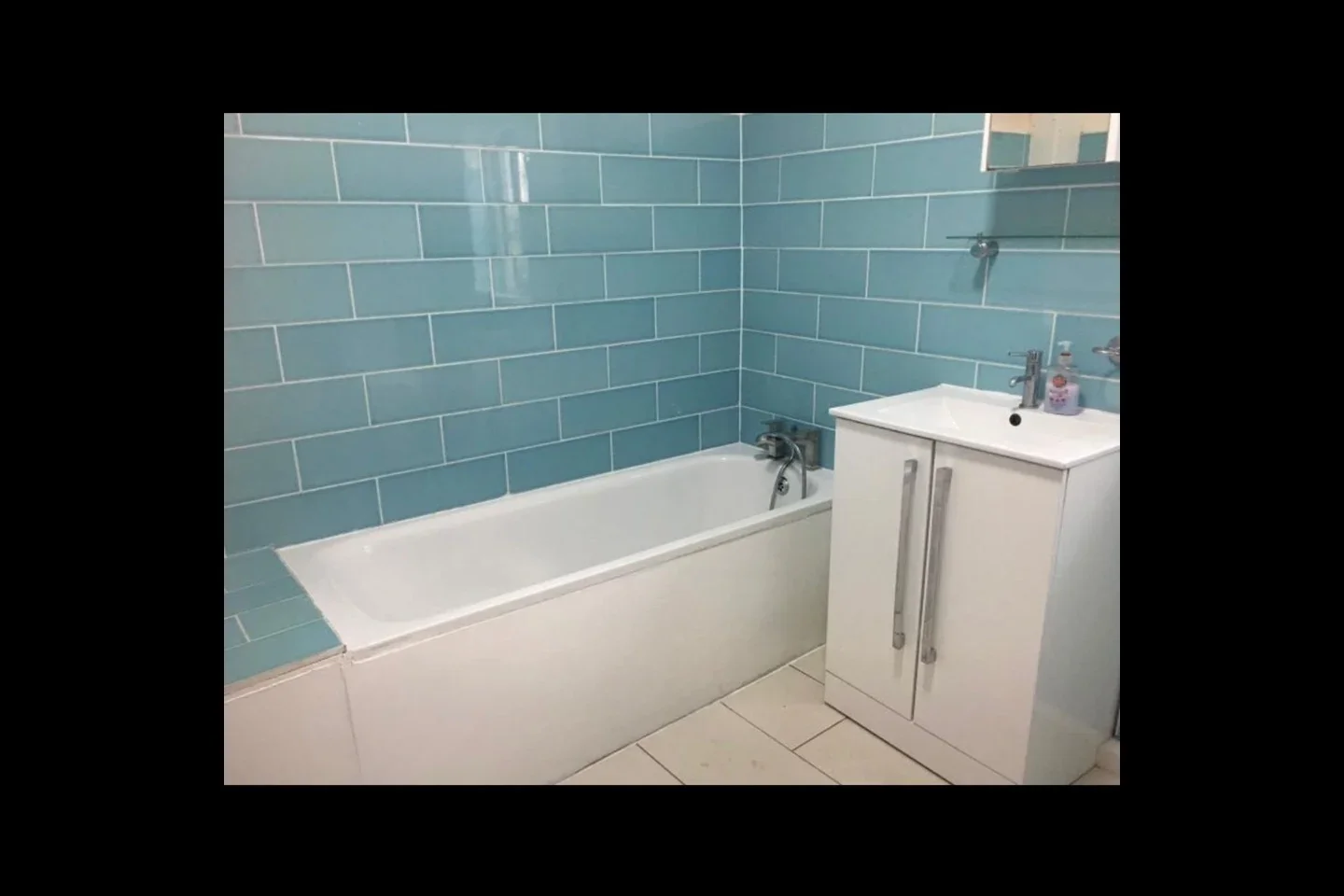 Room Romford Road in Greater London