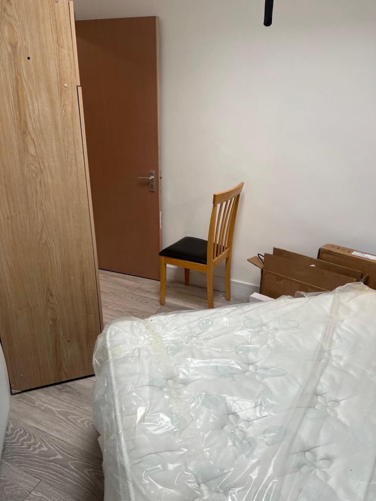 Flat Netley Gardens in Greater London