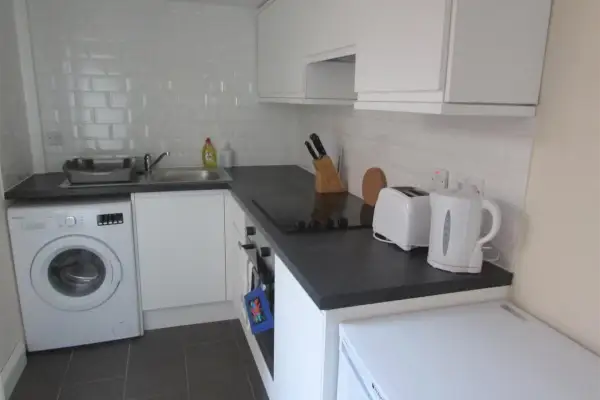 Room Elsden Road in Wellingborough
