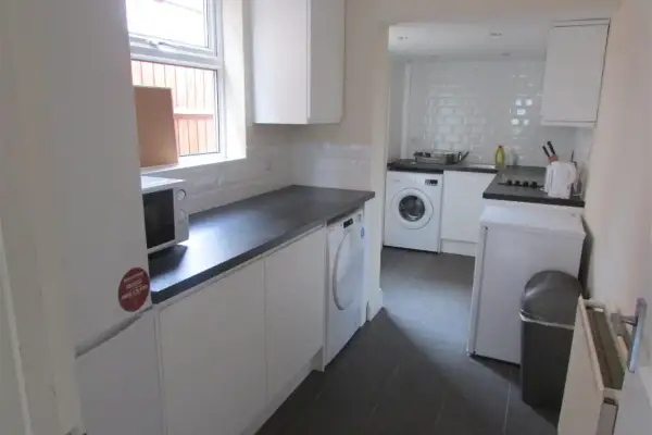 Room Elsden Road in Wellingborough