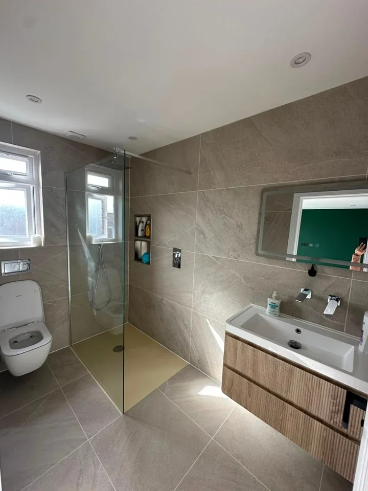 Room Hassocks Road in Greater London