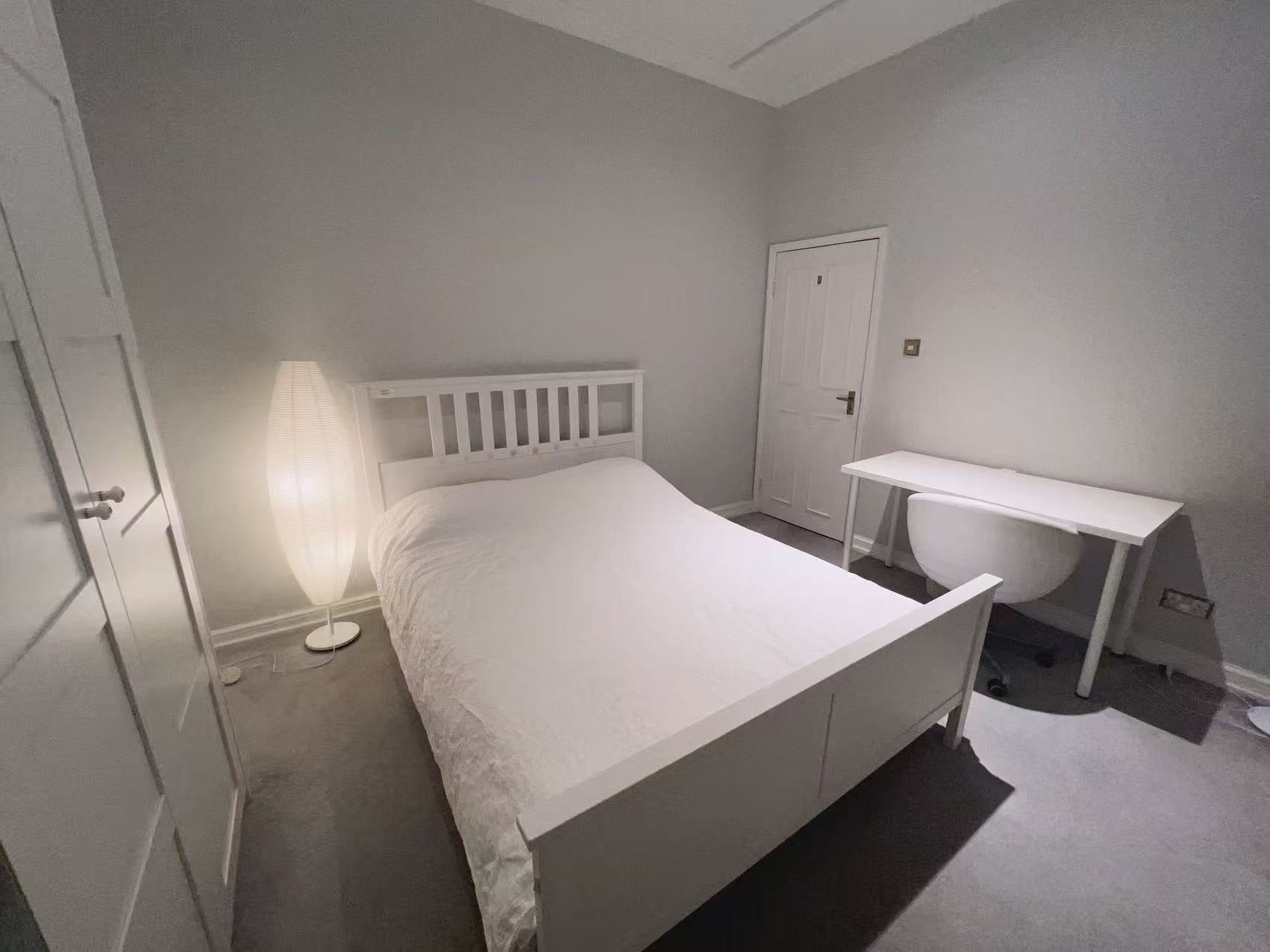 Flat Penywern Road in Greater London