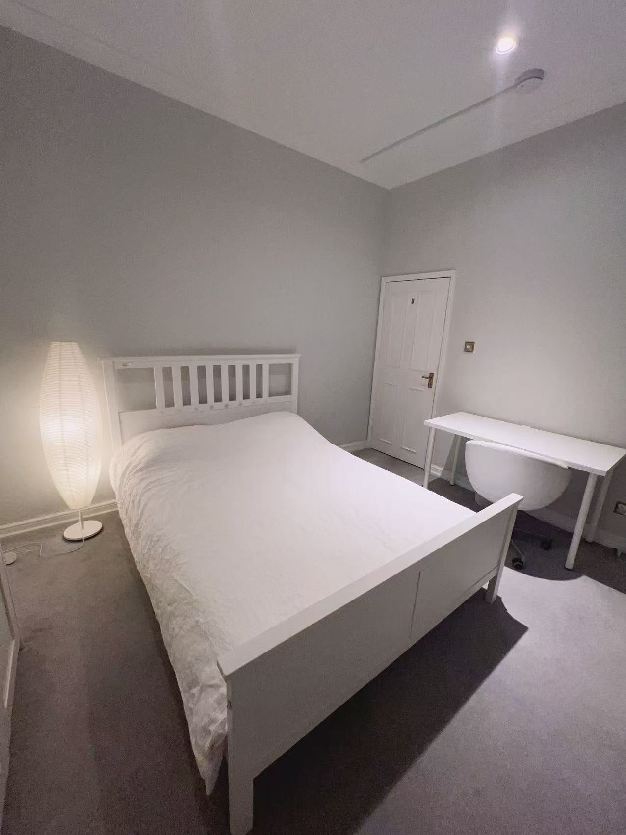 Flat Penywern Road in Greater London