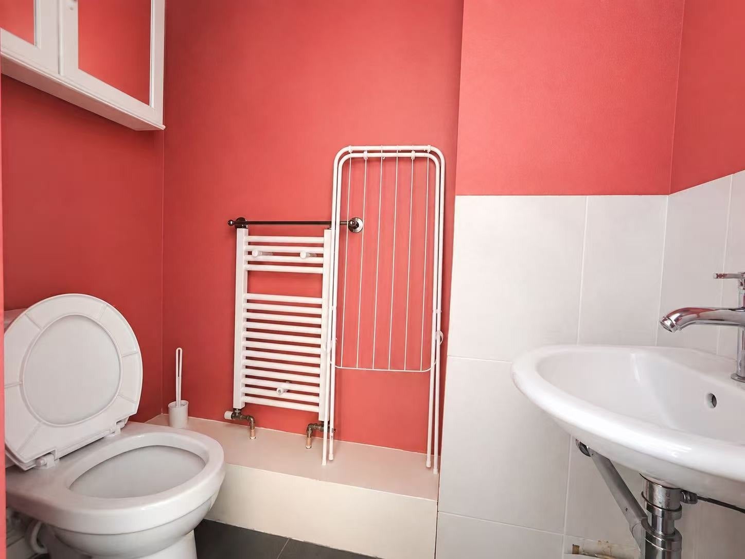 Flat Penywern Road in Greater London