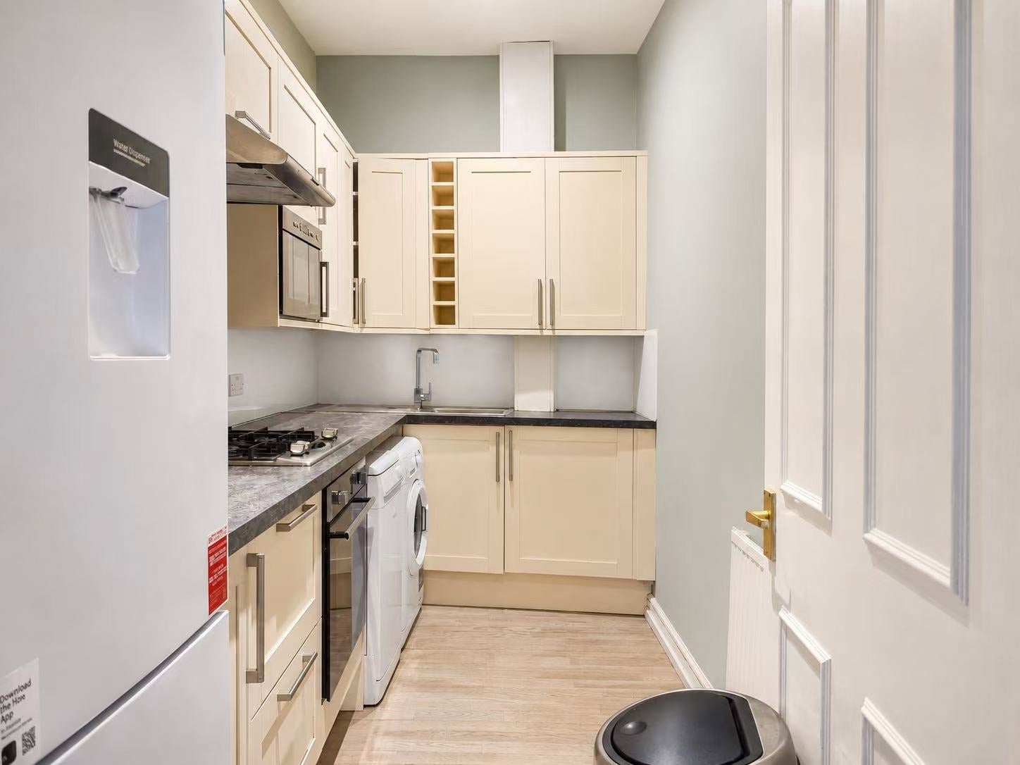 Flat Penywern Road in Greater London