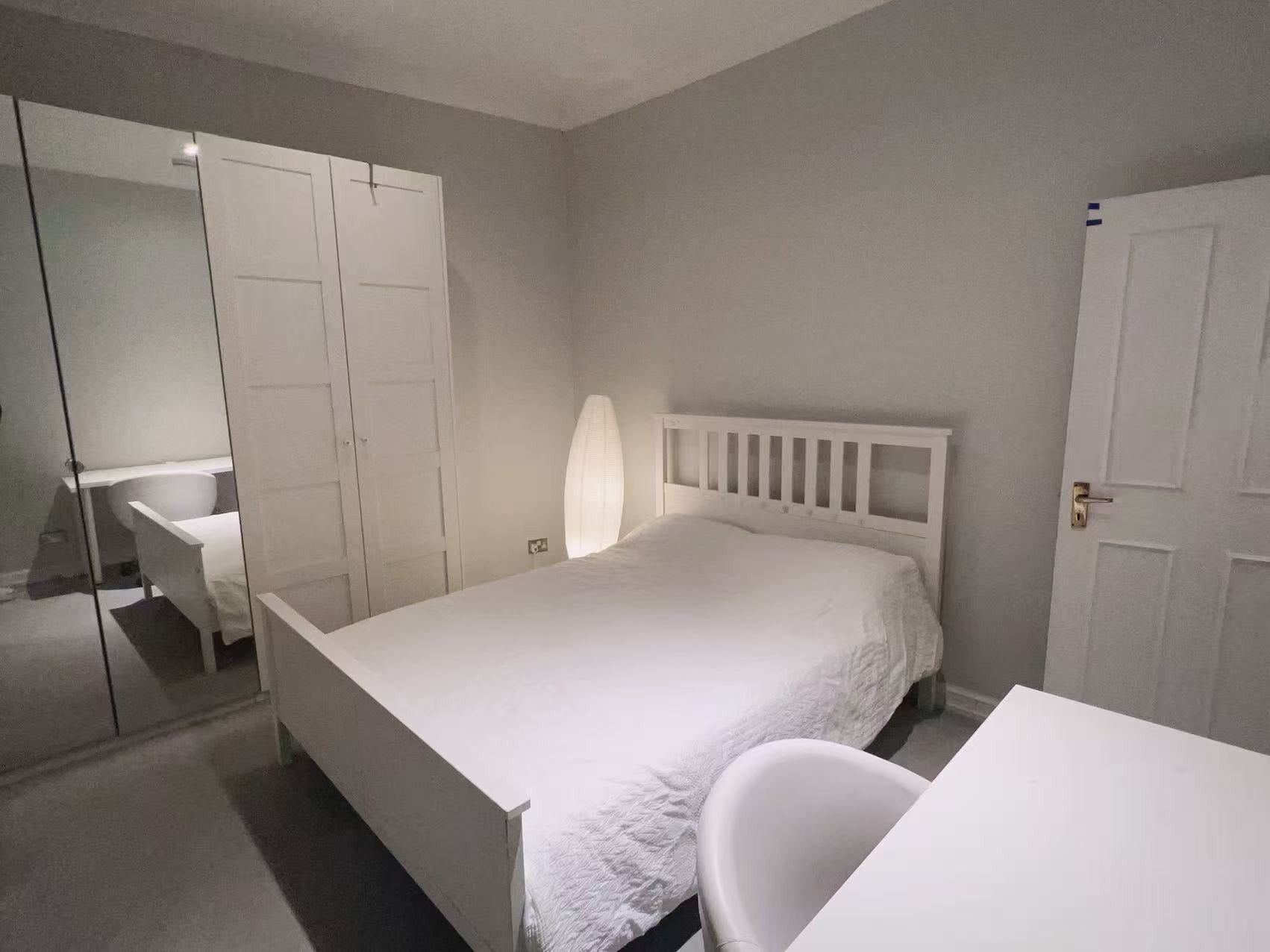 Flat Penywern Road in Greater London