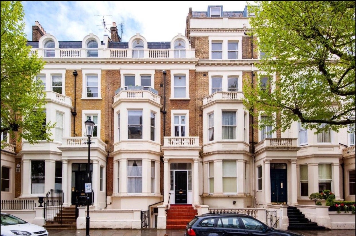 Flat Penywern Road in Greater London