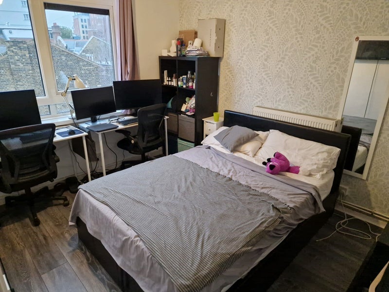 Room Devonshire Court in Greater London