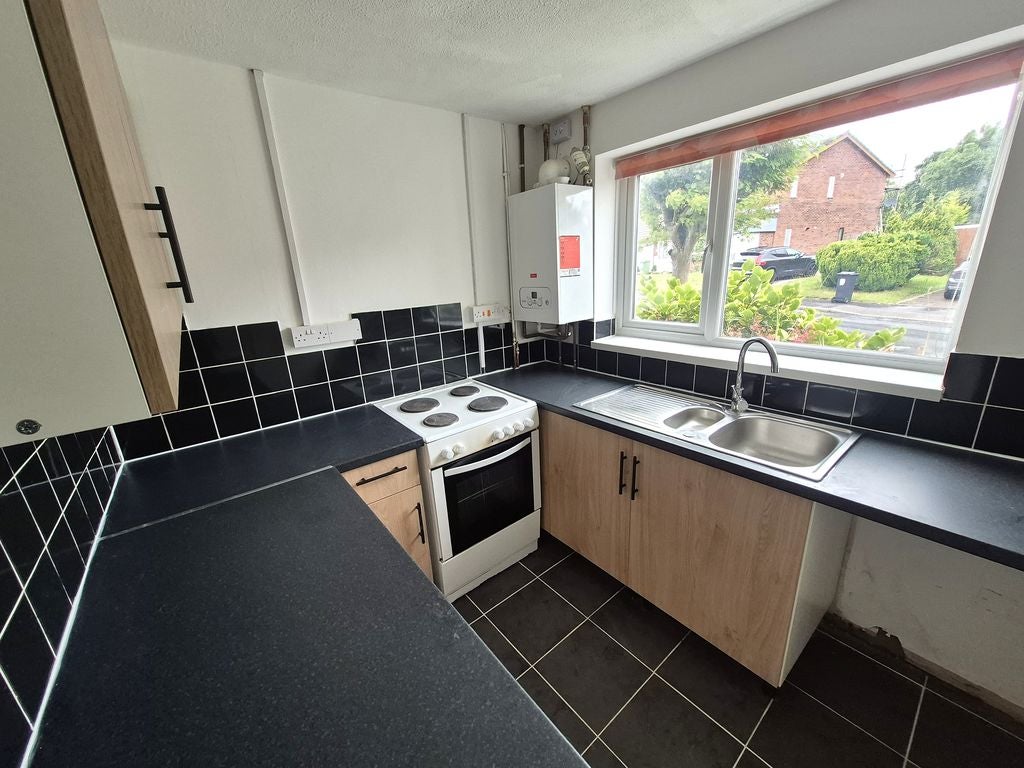 Flat Compton Drive in Walsall