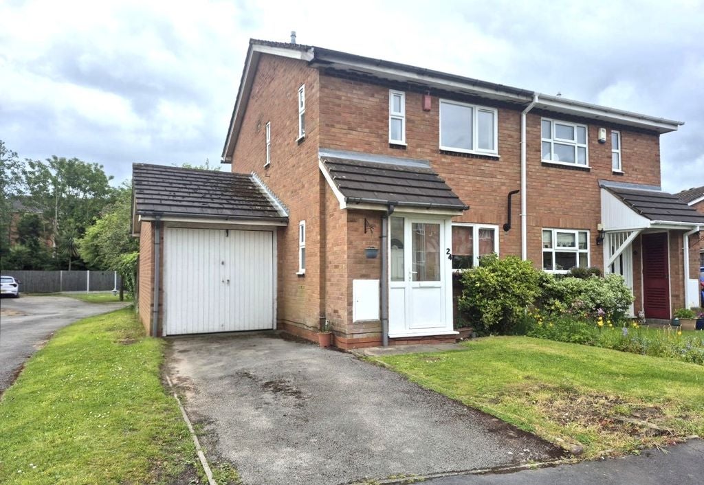 Flat Compton Drive in Walsall