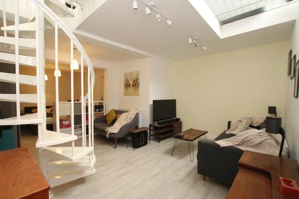 Flat Chatsworth Road in Greater London