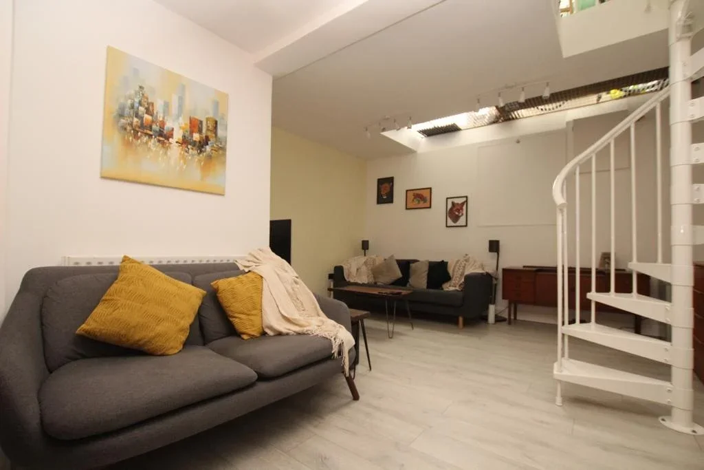 Flat Chatsworth Road in Greater London