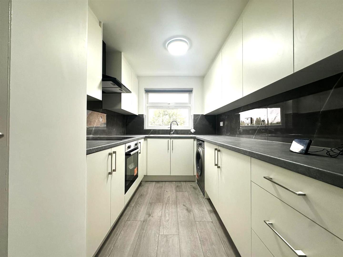 Flat High Street in Greater London