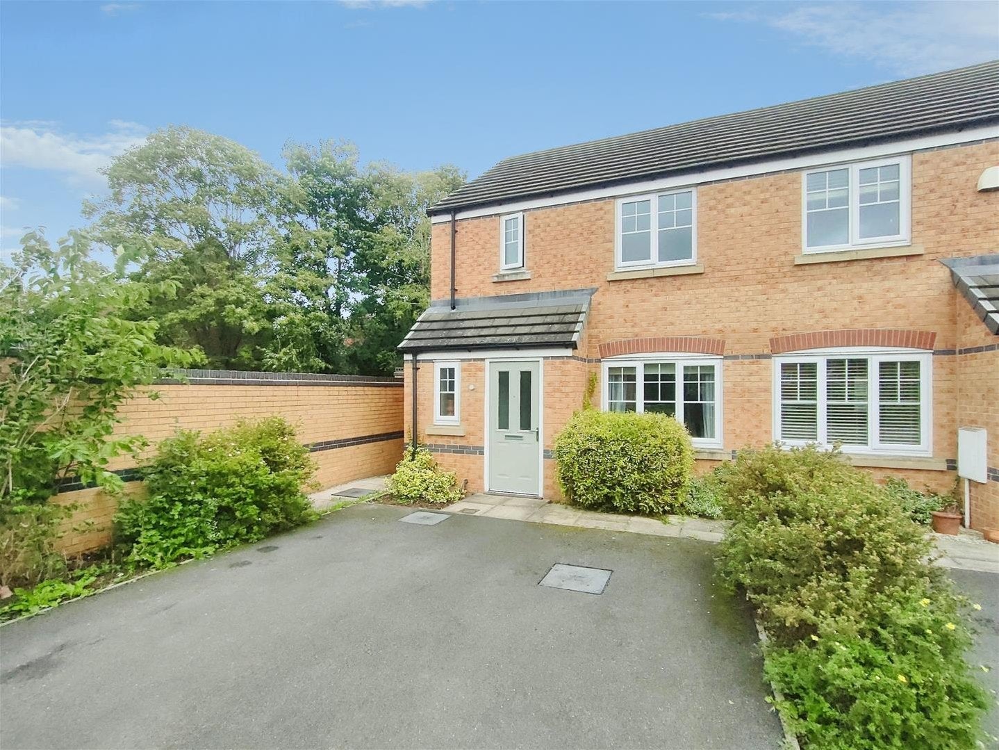 House Woodpecker Close in Sandbach