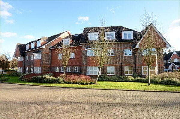 Flat Hayward Road in Elmbridge