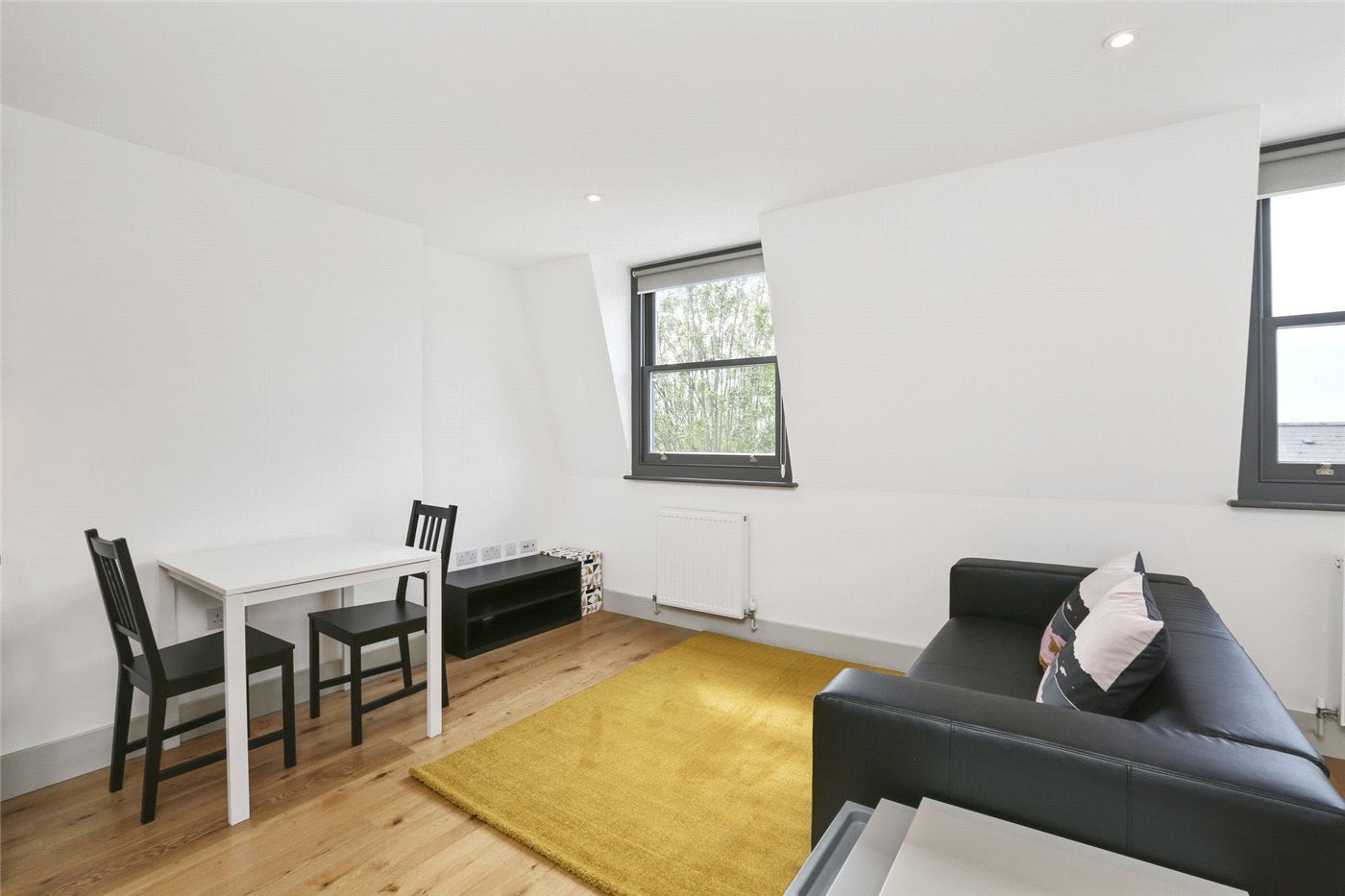 Flat Coverdale Road in Greater London