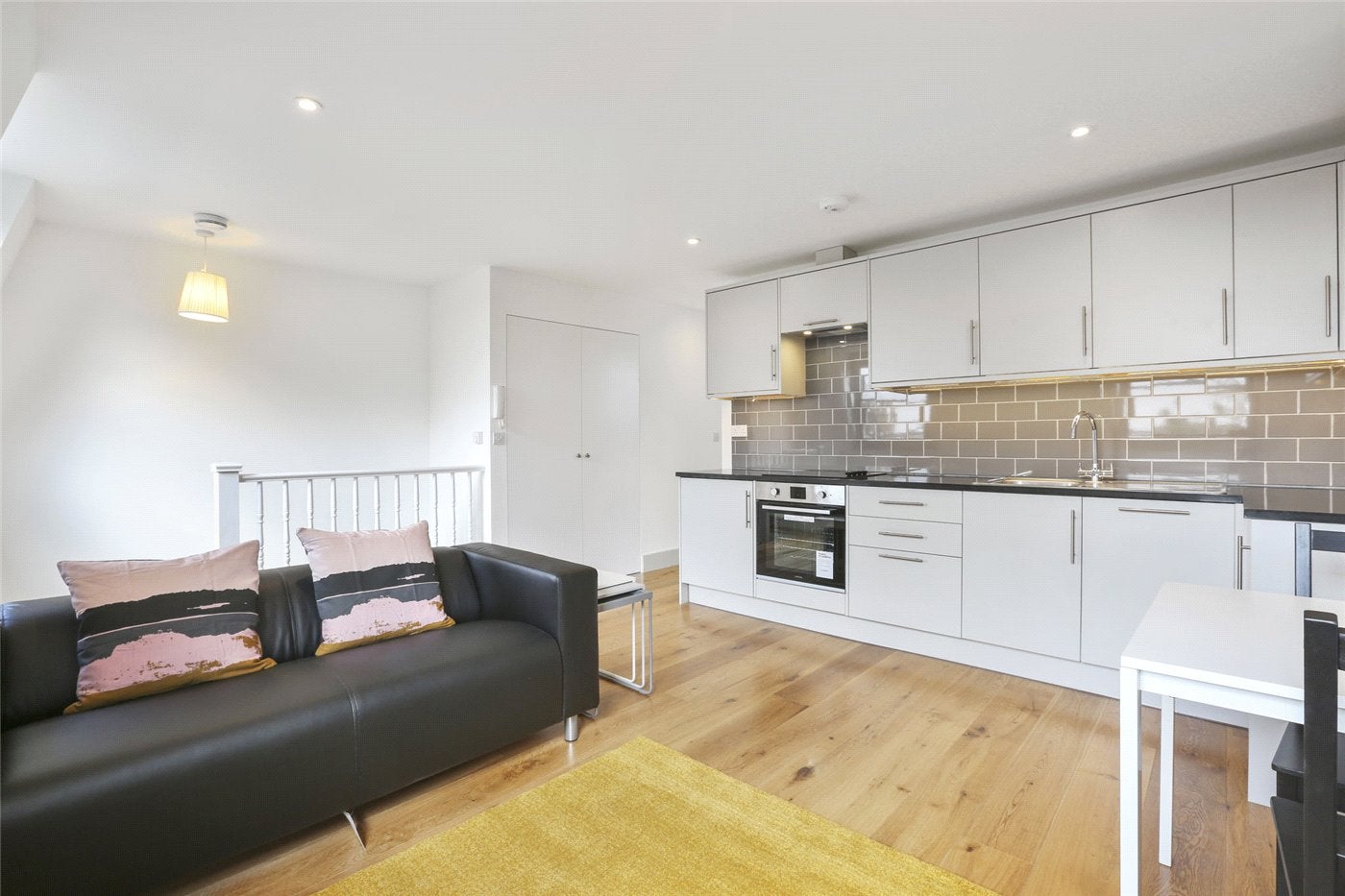 Flat Coverdale Road in Greater London
