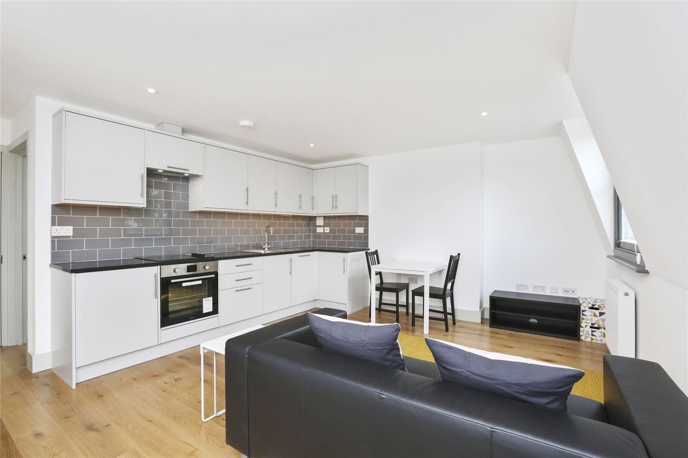 Flat Coverdale Road in Greater London